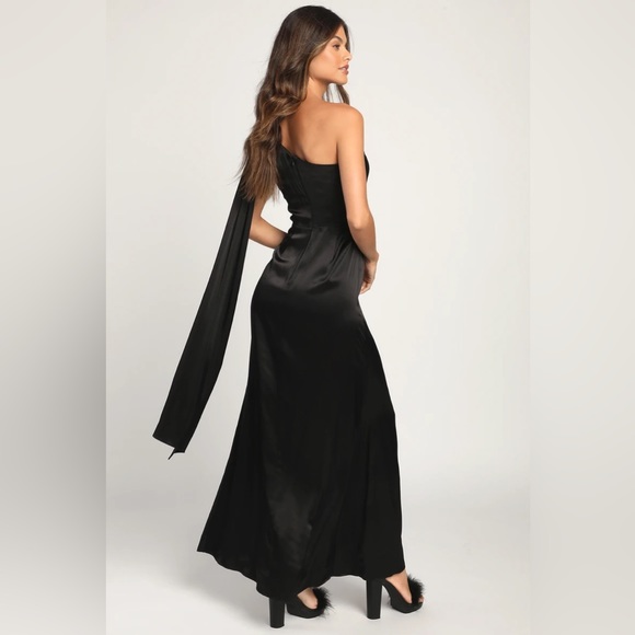 Black Lulu’s satin one shoulder dress with slit and sash - Picture 2 of 3
